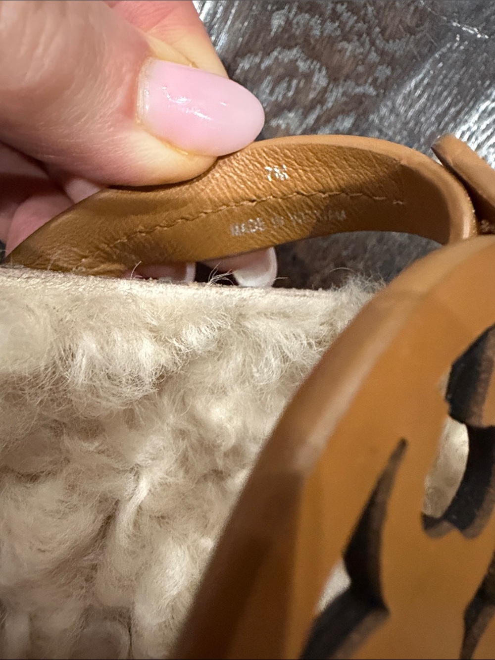 NWOT Tory Burch Miller Cloud Shearling Thong Sandal - Picture 4 of 5